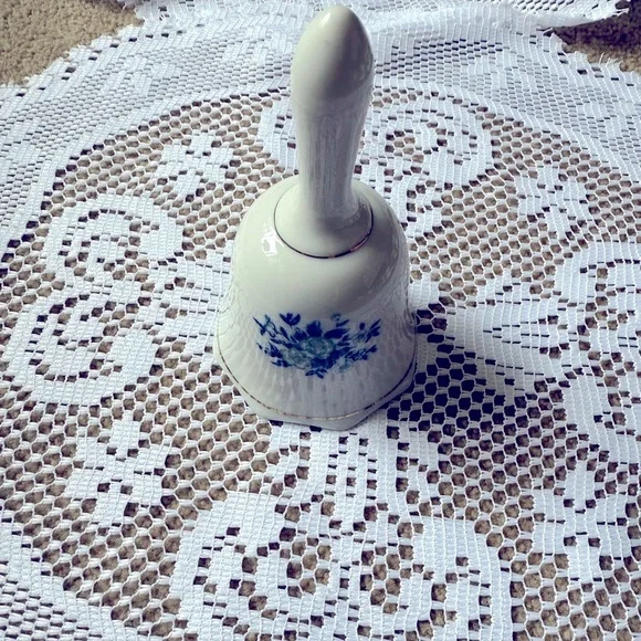 Vintage White Porcelain Dinner Bell Floral Collectables - Picture 5 of 5